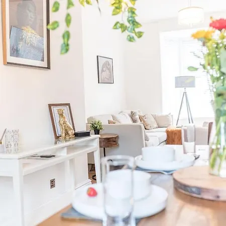 Ferienhaus Luxury Townhouse In