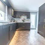 Feriehus Luxury Townhouse In