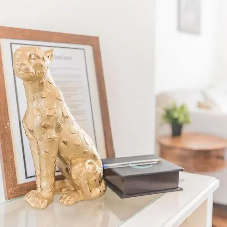 Holiday home Luxury Townhouse In