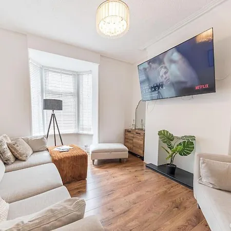 Holiday home Luxury Townhouse In