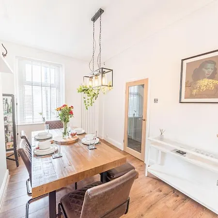 Luxury Townhouse In Workington