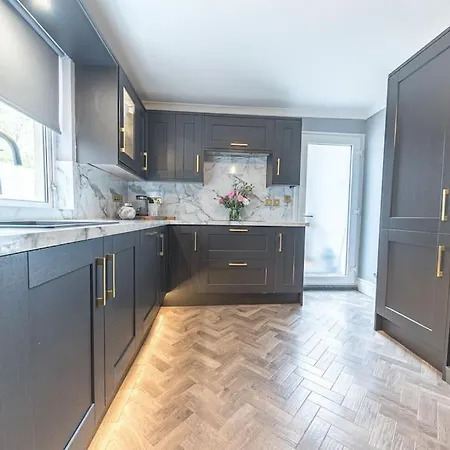 Holiday home Luxury Townhouse In