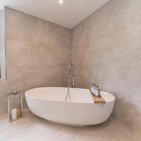 Luxury Townhouse In * Workington