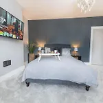 Luxury Townhouse In * Workington